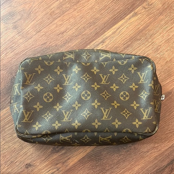 Louis Vuitton L Monogram Cosmetic Pouch - WITH Certificate of Authenticity - Picture 6 of 14